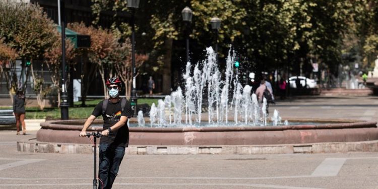 Chile se prepara para una megacuarentena en Santiago y rompe su récord de contagios