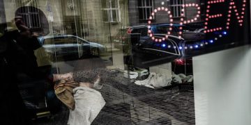 Europa mantiene las restricciones por el coronavirus ante nuevos repuntes