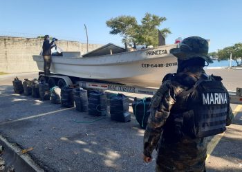 Realizan conteo de cocaína localizada en aguas del Pacífico