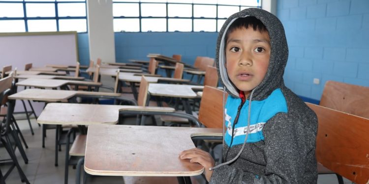 Población rural de Comitancillo se beneficia con ampliación de escuela