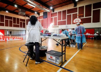 Estados Unidos acumula 546 mil muertos y 30 millones de contagios por coronavirus