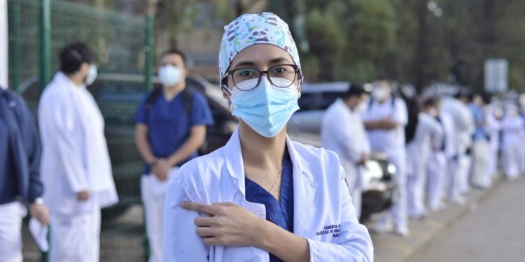 Comienza vacunación a estudiantes de Medicina que hacen prácticas en hospitales