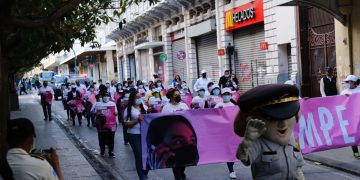 Realizan caminata pacífica para fomentar la denuncia de violencia contra las mujeres
