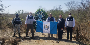 Embajador guatemalteco honra memoria de 16 connacionales en Tamaulipas