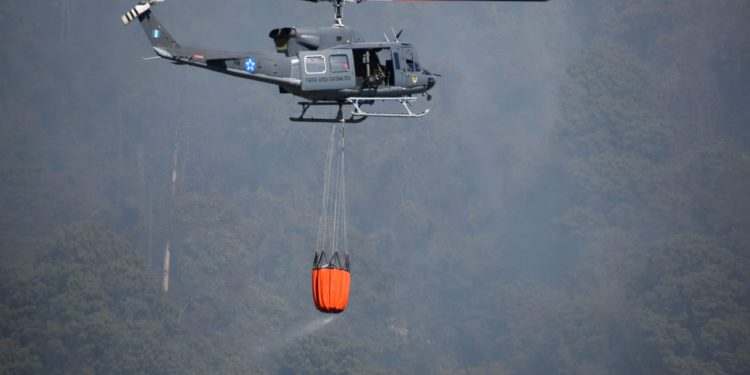 Continúan acciones para sofocar incendio en el volcán Atitlán