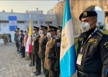 Capacitan a agentes antinarcóticos en tácticas K-9 en México