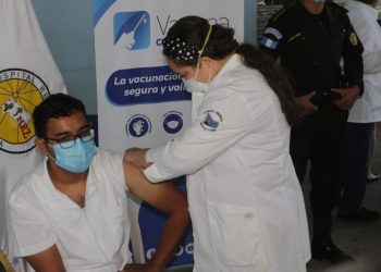 Salud avanza en la distribución de vacuna contra el COVID-19 en los departamentos