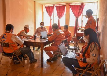 Mantienen acciones de prevención en las comunidades aledañas al volcán de Pacaya