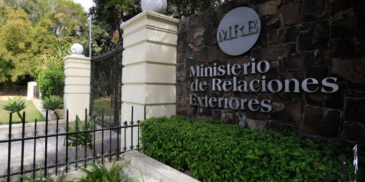 Guatemala fomenta la inversión extranjera en India y Canadá