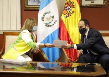 Funcionarios de Guatemala y España