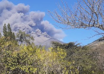 Conred alerta por explosiones en volcán de Pacaya