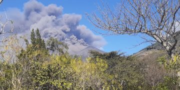Conred alerta por explosiones en volcán de Pacaya