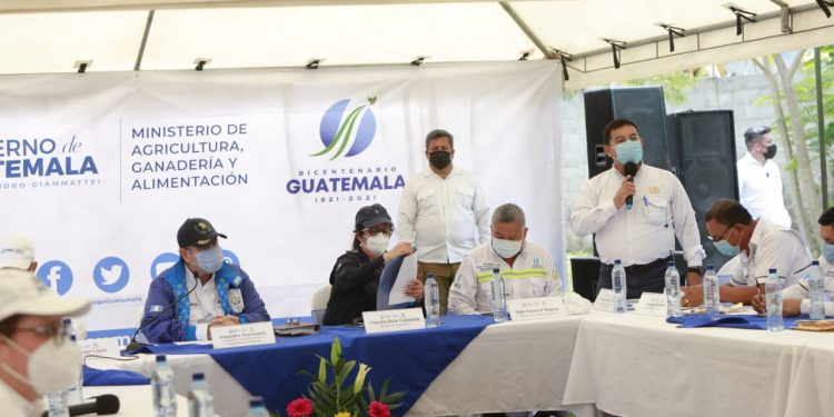 Funcionarios del Ejecutivo visitan área del Polochic para priorizar proyectos rurales