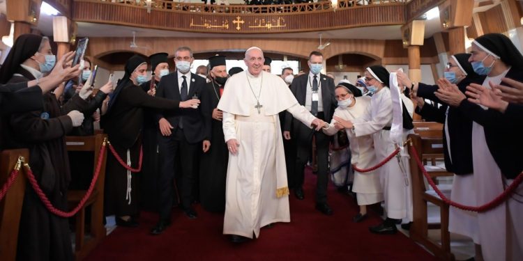 El Papa llega a Irak: Era un deber viajar a esta tierra martirizada