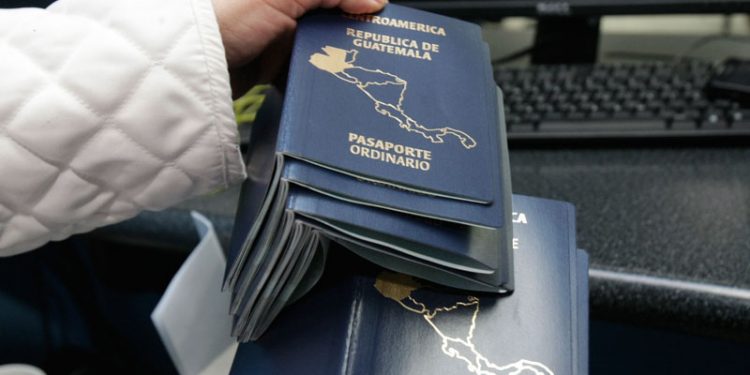 Migración extiende horario de atención al público en emisión de pasaportes