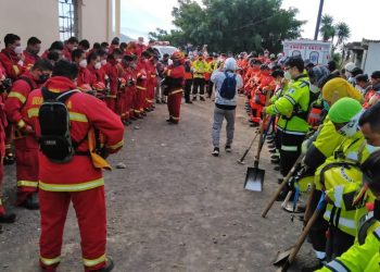Jornada presidencial: Mandatario agradece al personal que trabaja para sofocar el incendio en el volcán Atitlán