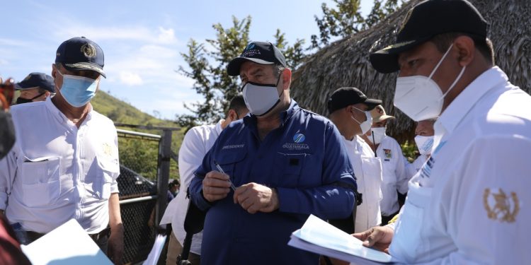 Presidente visita zona de adyacencia con Belice