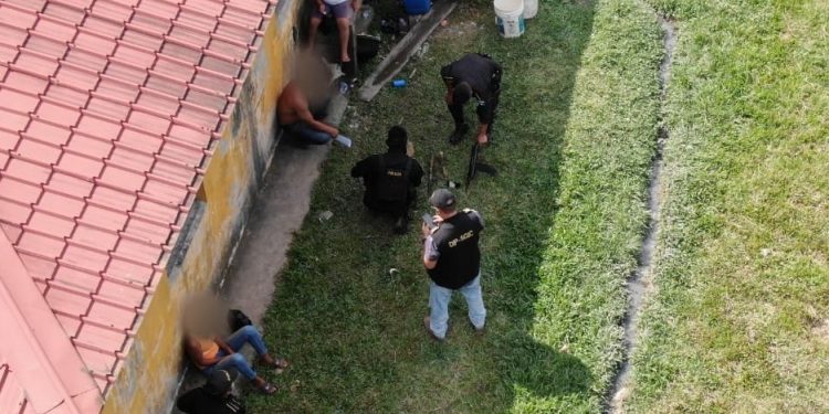 Recuperación y Control: PNC localiza armas de fuego, jade y cigarros de contrabando en Izabal