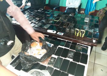 Localizan teléfonos, chips y drogas durante requisa en cárcel de Puerto Barrios