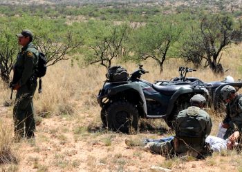 La migración irregular destruye familias, recuerda la Embajada de Estados Unidos