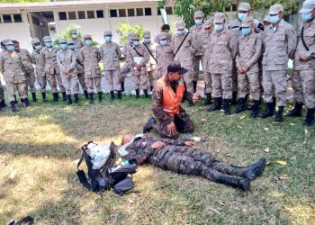 Soldados recibiendo capacitación