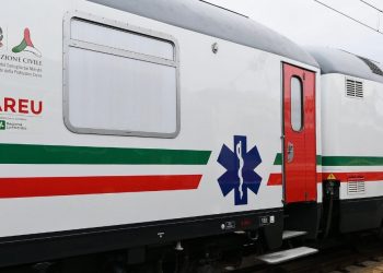 Italia presenta un tren de cuidados intensivos contra el COVID-19