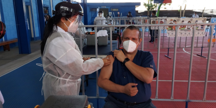 Hospital General administra primera dosis contra el coronavirus al 80 por ciento de su personal