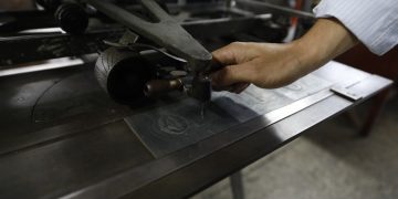 Técnica artística del grabado de acero es promovida por el Minfin