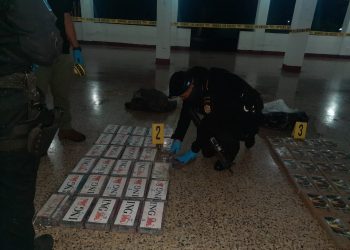 Escuintla: Localizan 104 paquetes de cocaína en embarcaciones