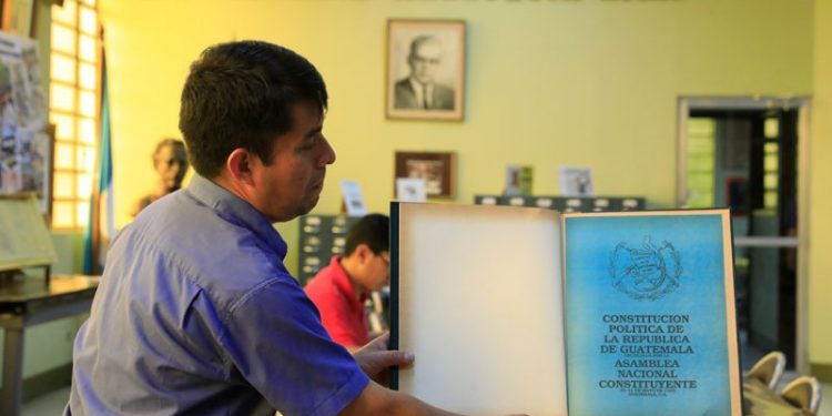 Así fueron las primeras constituciones políticas que rigieron Guatemala