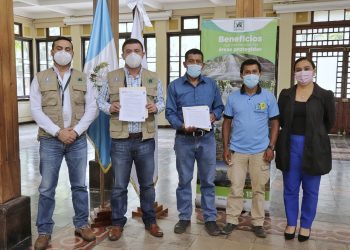 Firman convenio para regular permanencia de población en Reserva de la Biosfera Sierra de las Minas