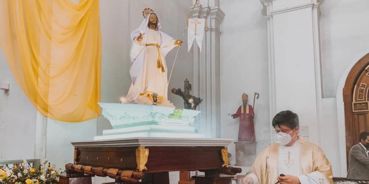 Domingo de Resurrección Feligreses católicos celebran la Pascua