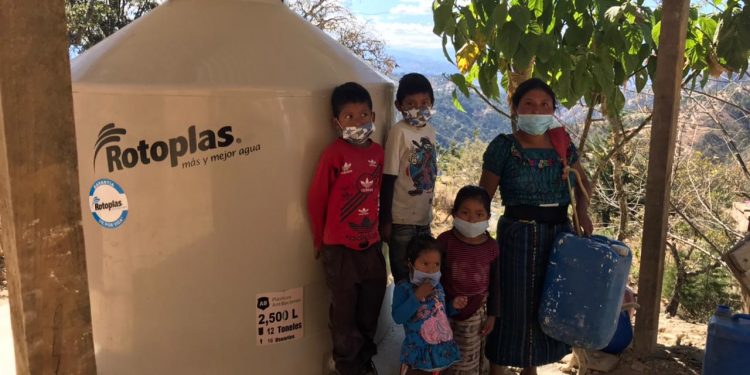 Donación de 46 sistemas de recolección de agua de lluvia