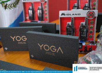 Casas Nuestras Raíces reciben donación de equipo de cómputo y alimentos