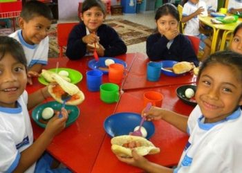 Estudiantes del sector público reciben segunda entrega de alimentación escolar