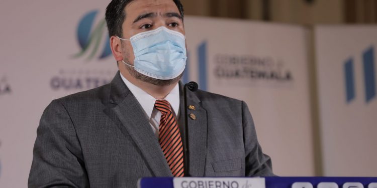 Titular del MEM en conferencia