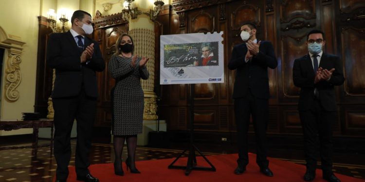 Lanzan emisión postal para conmemorar al compositor Ludwing van Beethoven