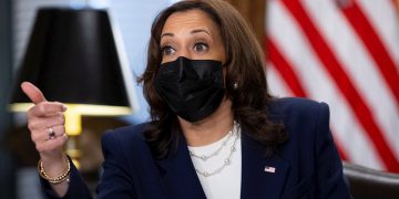 Kamala Harris pide dar “esperanza” a los centroamericanos para que no emigren