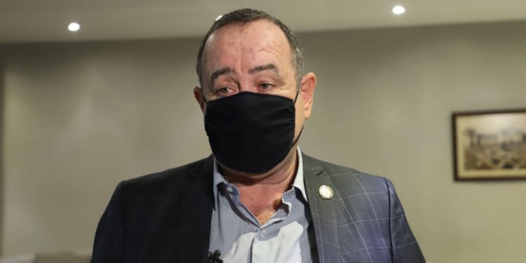 Presidente Alejandro Giammattei parte hacia Andorra para participar en la XXVII Cumbre Iberoamericana