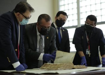 Oficializan reconocimiento al manuscrito “Recordación florida” como Memoria del Mundo