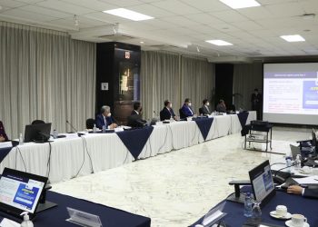 Ejecutivo analiza acciones que permitan mejorar la perspectiva económica en 2021