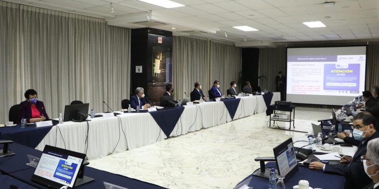 Ejecutivo analiza acciones que permitan mejorar la perspectiva económica en 2021