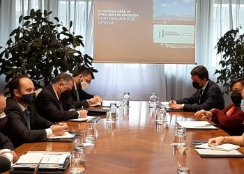 Reunión entre el presidente Alejandro Giammattei y la secretaria de Estado de Comercio de España