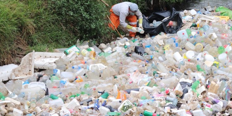 Retiran 61 metros cúbicos de desechos del río Xequijel