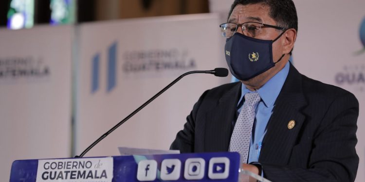 Secretario de Coordinación Ejecutiva de la Presidencia, Álvaro Diaz, en conferencia de prensa.