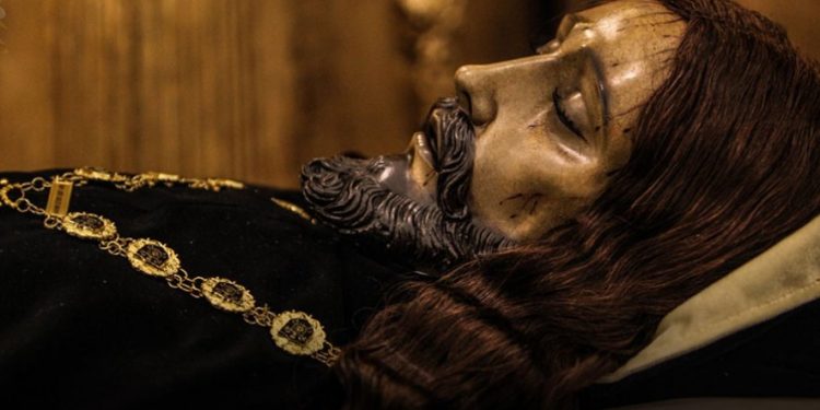 Guatemaltecos veneran este Viernes Santo al Señor Sepultado “Cristo del Amor”