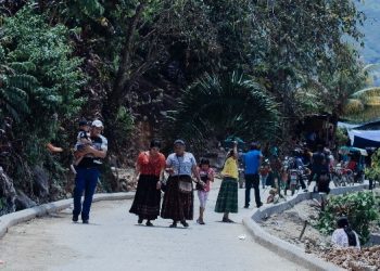 Mejoran vía de acceso a aldea de San Miguel Tucurú, Alta Verapaz