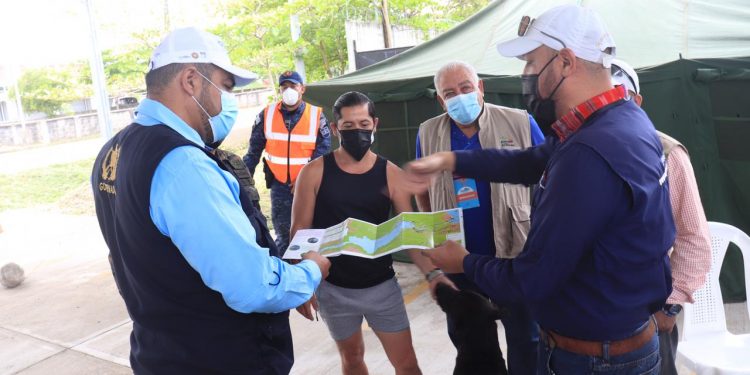 Verifican asistencia a la población en puestos de control de Izabal