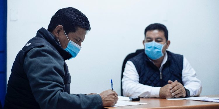 Vecinos de San Juan Chamelco se beneficiarán con mejoramiento de camino rural