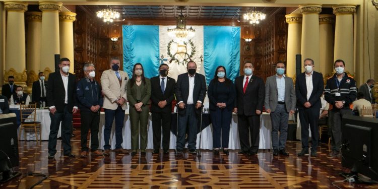 Foto de grupo de la firma de convenio